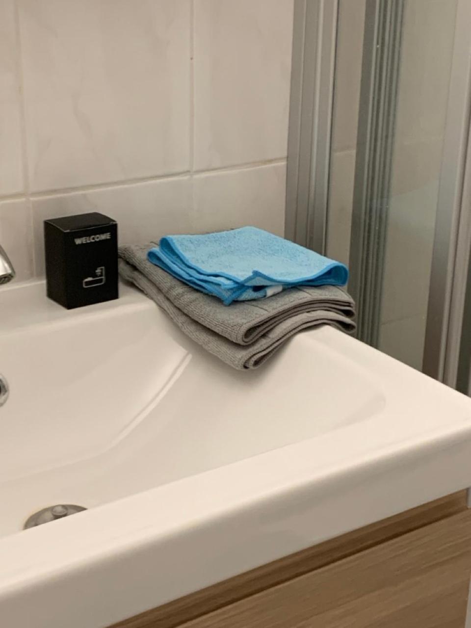 Appartement Agreable A Deux Pas Du Plan D'Eau Амбрюн Екстериор снимка