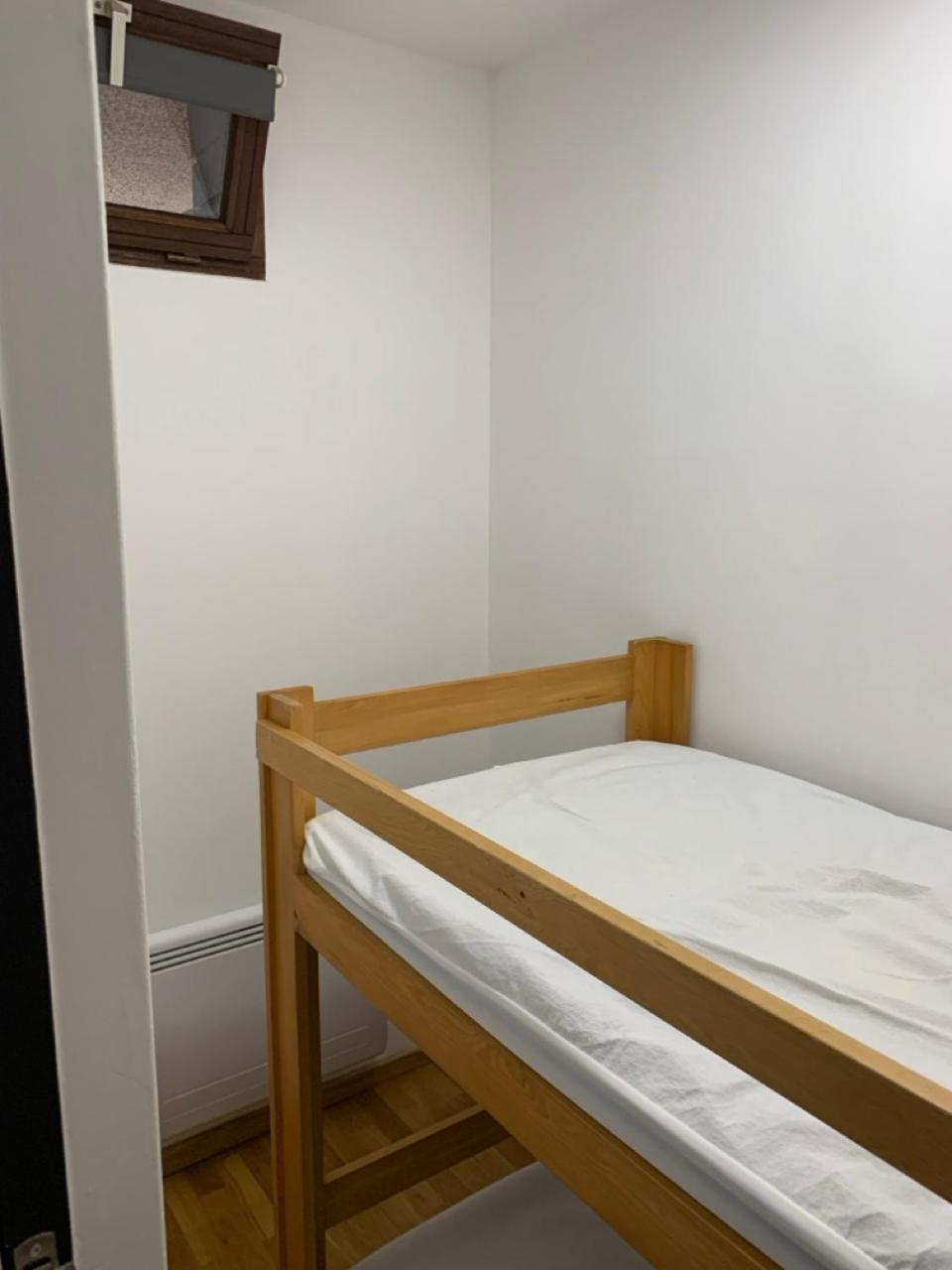 Appartement Agreable A Deux Pas Du Plan D'Eau Амбрюн Екстериор снимка