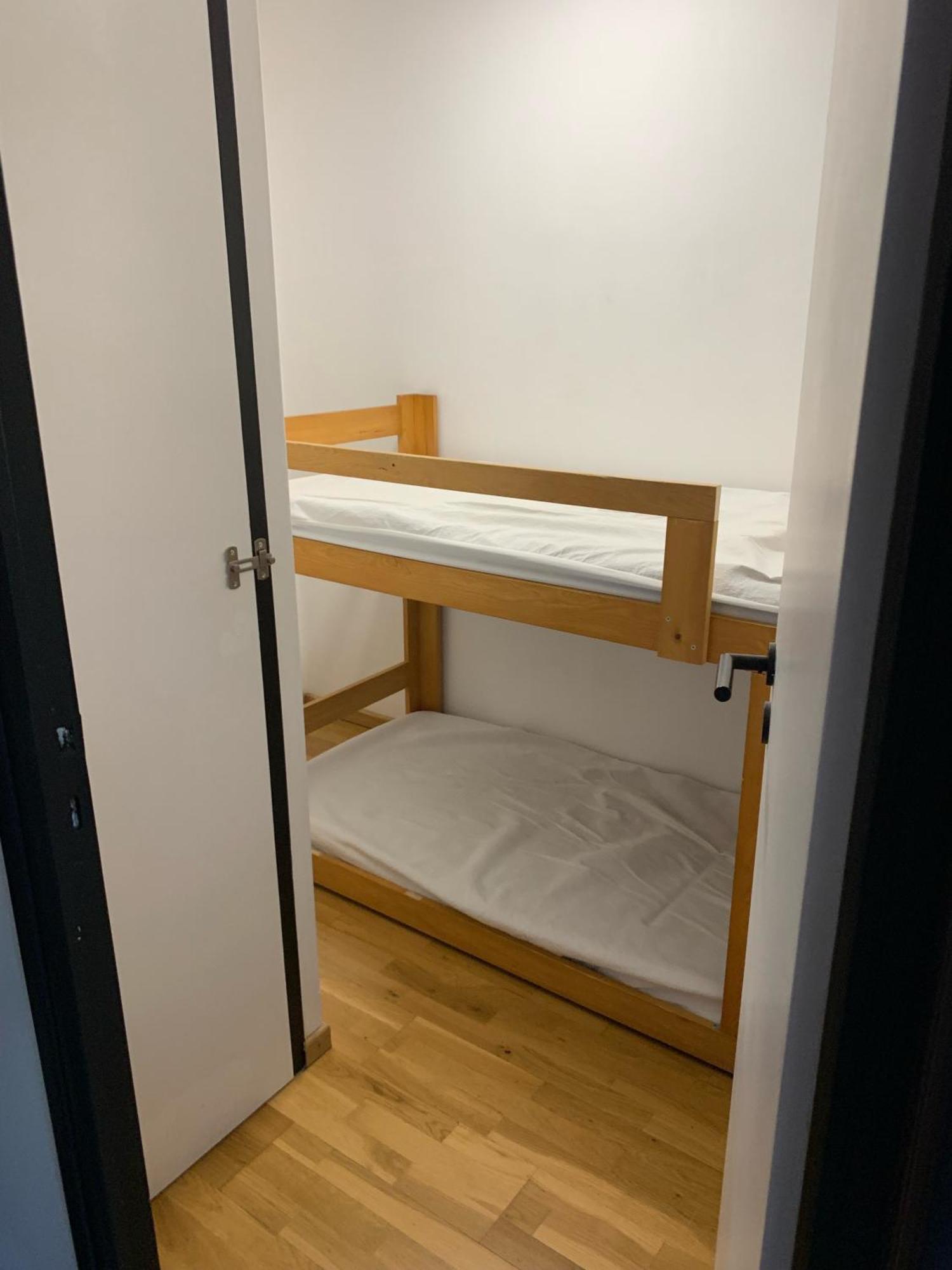 Appartement Agreable A Deux Pas Du Plan D'Eau Амбрюн Екстериор снимка